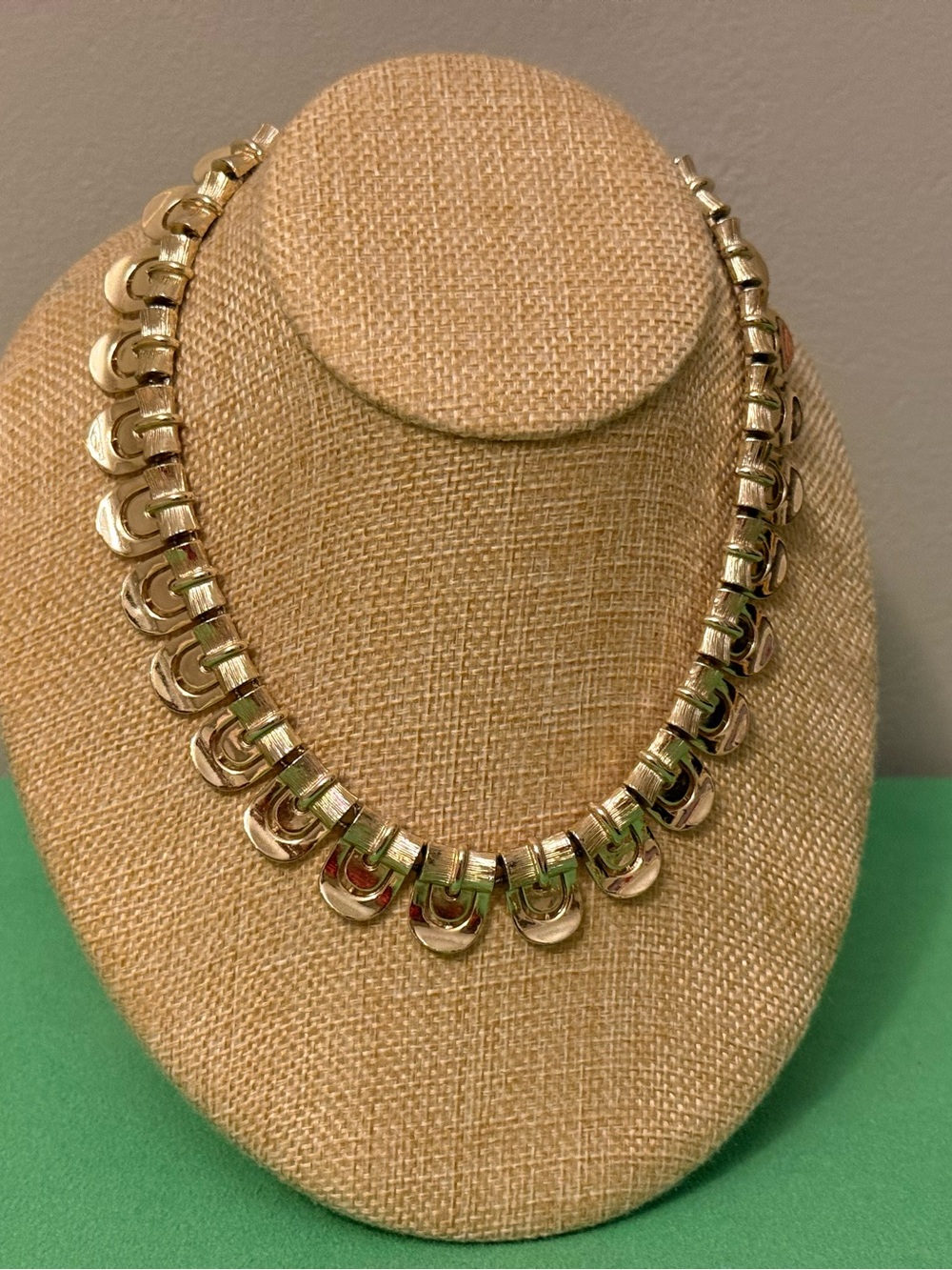 Vintage Lisner Goldtone Necklace